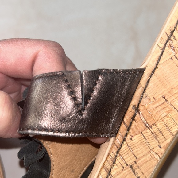 BORN LEATHER SANDALS🤎Slip On Thong Flip-Flop Style🌻Bronze Brown Size 10 - Picture 8 of 14